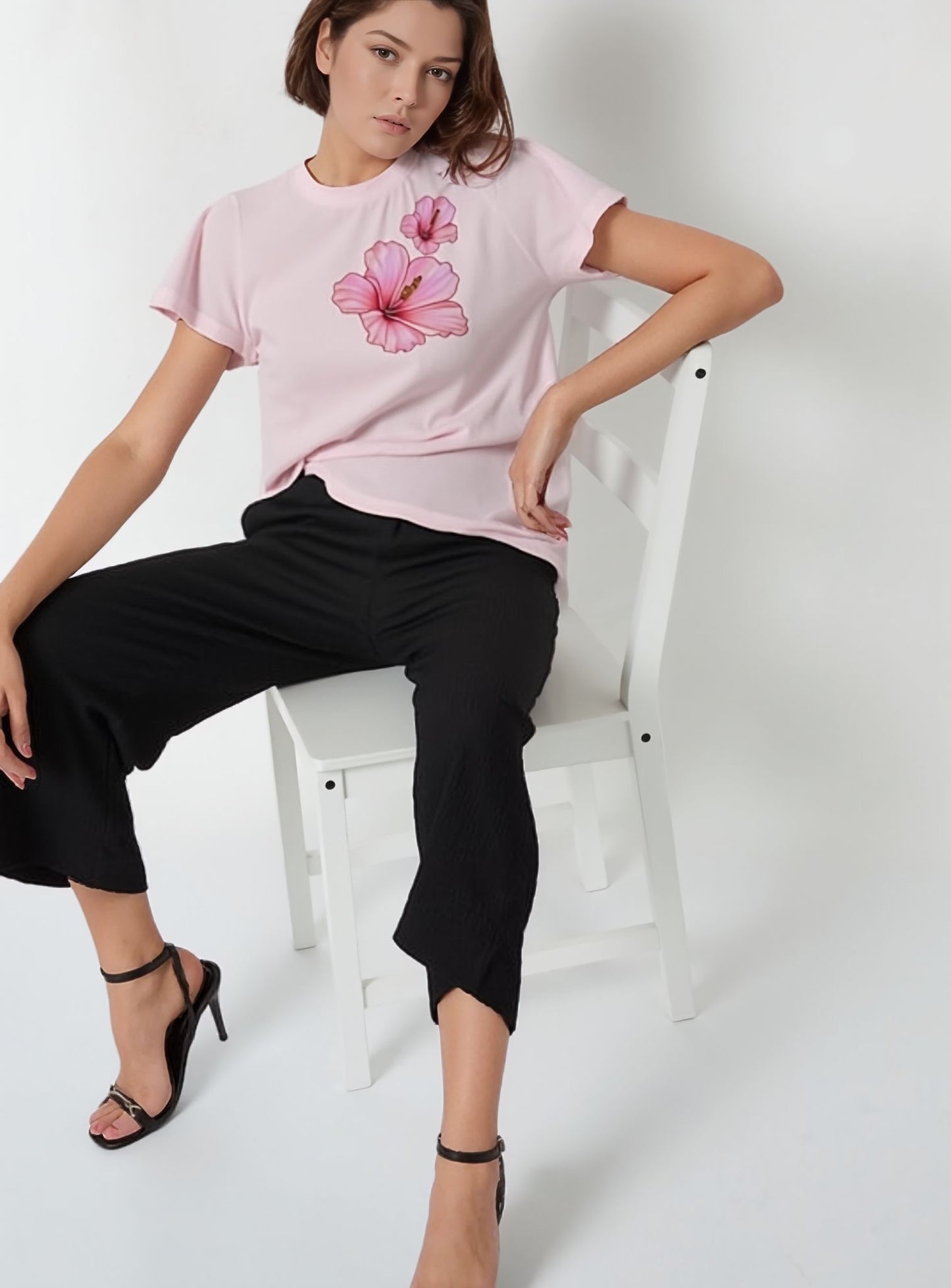 Pink Hibiscus Floral T-Shirt – Soft Cotton Blend
